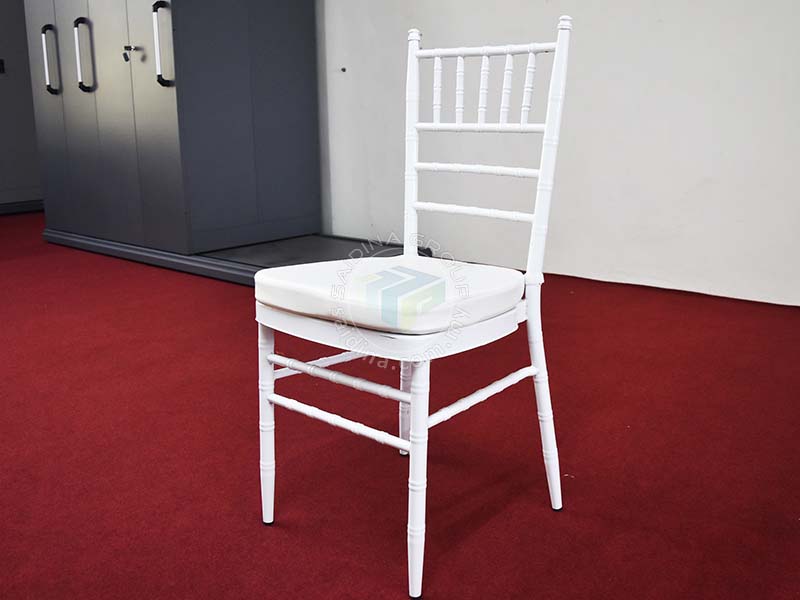 kerusi chiavari